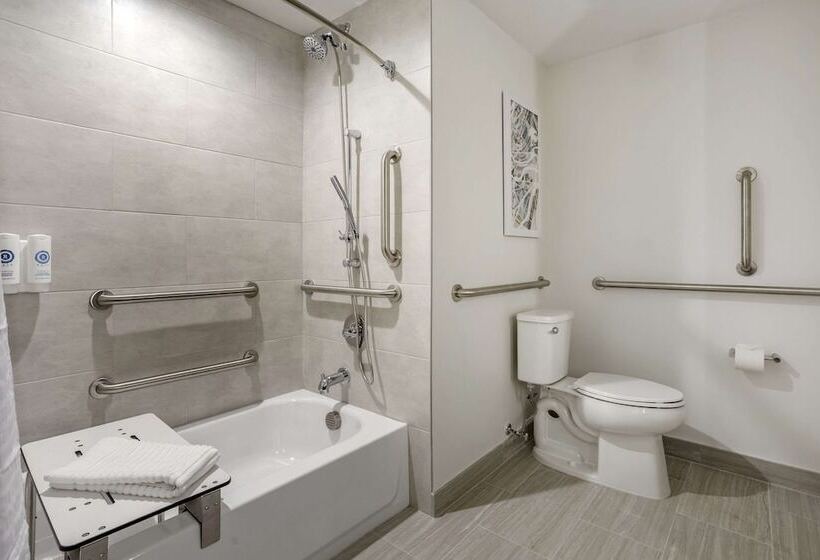 장애인을 위한 스위트, Comfort Inn & Suites Newark Liberty International Airport