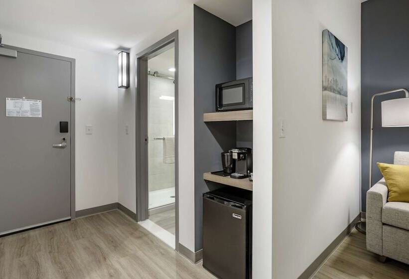 スイート, Comfort Inn & Suites Newark Liberty International Airport