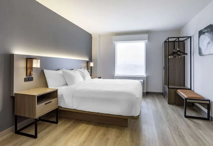 سوییت, Comfort Inn & Suites Newark Liberty International Airport