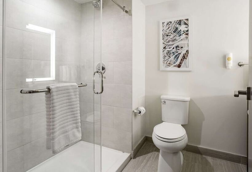 スイート, Comfort Inn & Suites Newark Liberty International Airport