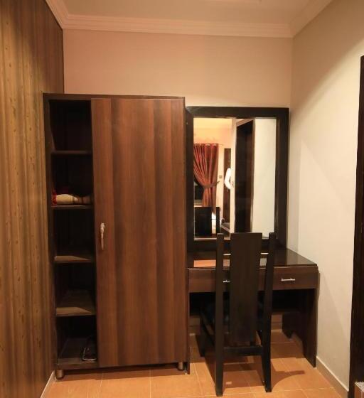 اتاق لوکس با بالکن, Cozy Knock