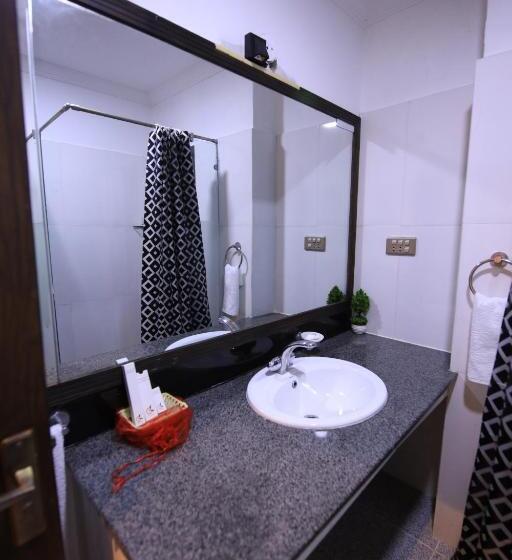 اتاق لوکس با بالکن, Cozy Knock