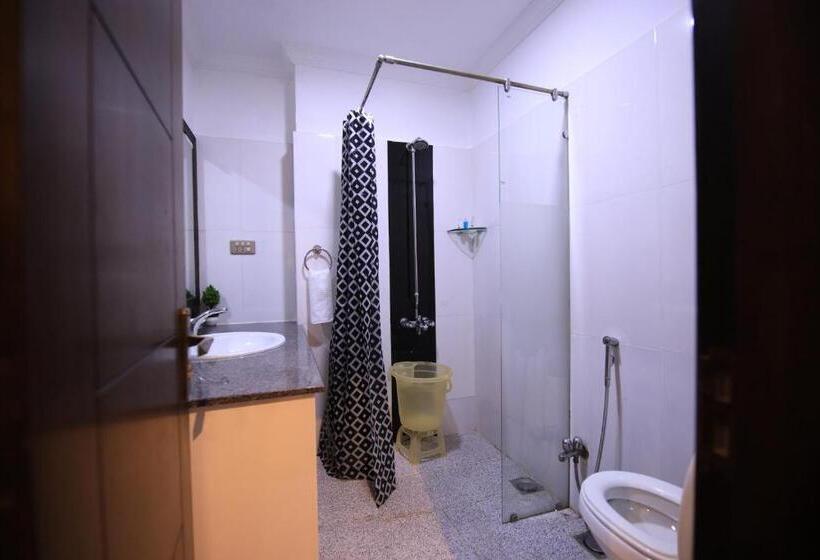 اتاق لوکس با بالکن, Cozy Knock