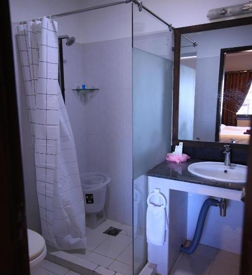 اتاق خانوادگی با چشمانداز باغ, Cozy Knock