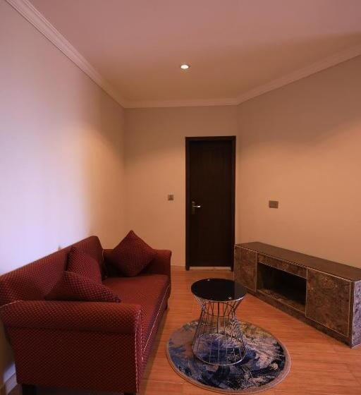 اتاق خانوادگی با چشمانداز باغ, Cozy Knock