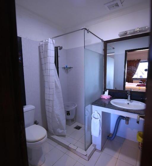 اتاق خانوادگی با چشمانداز باغ, Cozy Knock