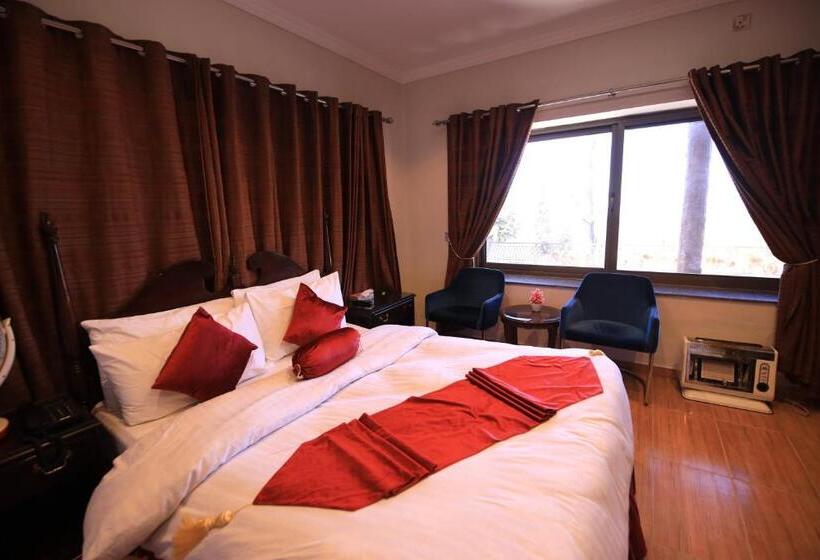 اتاق خانوادگی با چشمانداز باغ, Cozy Knock