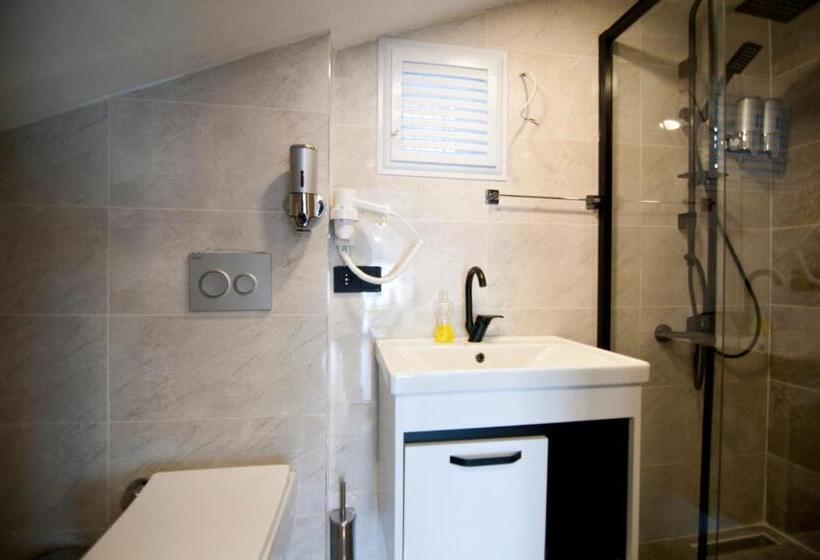 اتاق لوکس با چشم‌انداز دریا, Demhat Hotel Old City