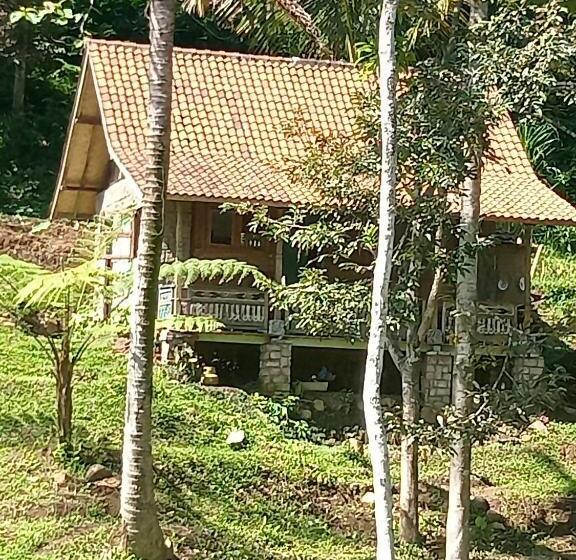 三人经典房间, Duegoal Farmhouse