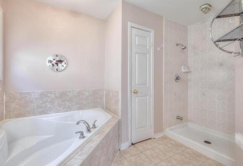 جناح عائلي, Luxury Villas In Ajax And Scarborough