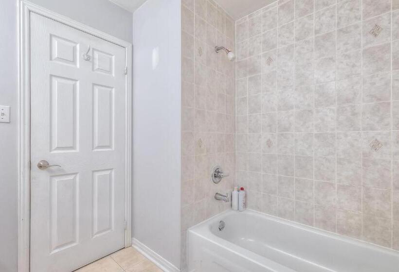 جناح عائلي, Luxury Villas In Ajax And Scarborough