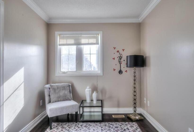 جناح عائلي, Luxury Villas In Ajax And Scarborough