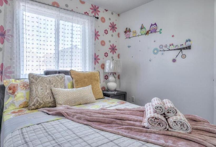 جناح عائلي, Luxury Villas In Ajax And Scarborough