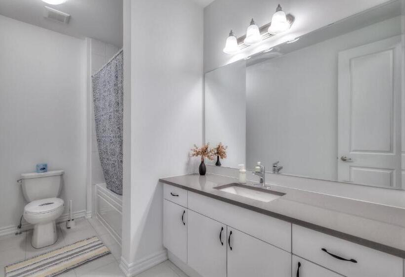 فيلا سوبيريور غرفة نوم واحدة, Luxury Villas In Ajax And Scarborough