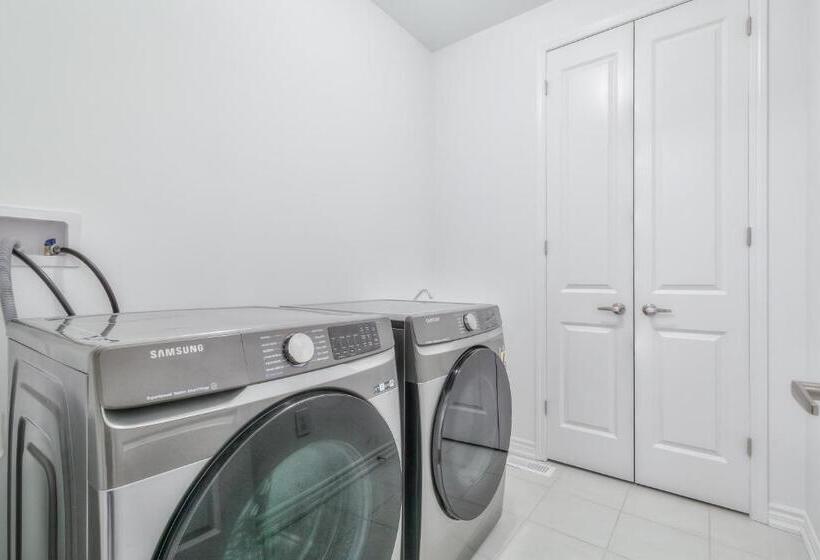 فيلا سوبيريور غرفة نوم واحدة, Luxury Villas In Ajax And Scarborough