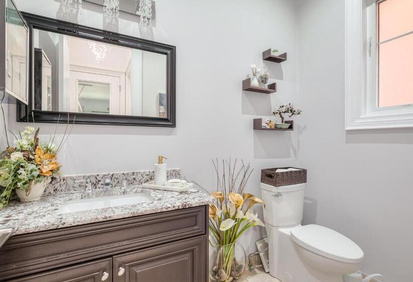 جناح ديلوكس, Luxury Villas In Ajax And Scarborough