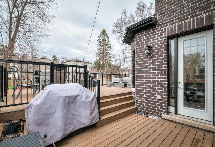 جناح ديلوكس, Luxury Villas In Ajax And Scarborough