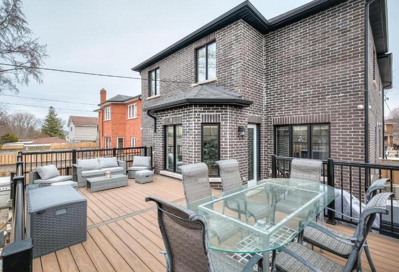 جناح ديلوكس, Luxury Villas In Ajax And Scarborough