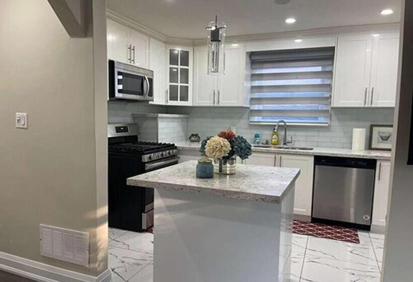 جناح إدارى, Luxury Villas In Ajax And Scarborough