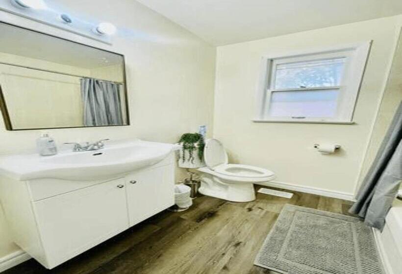 جناح سوبيريور, Luxury Villas In Ajax And Scarborough