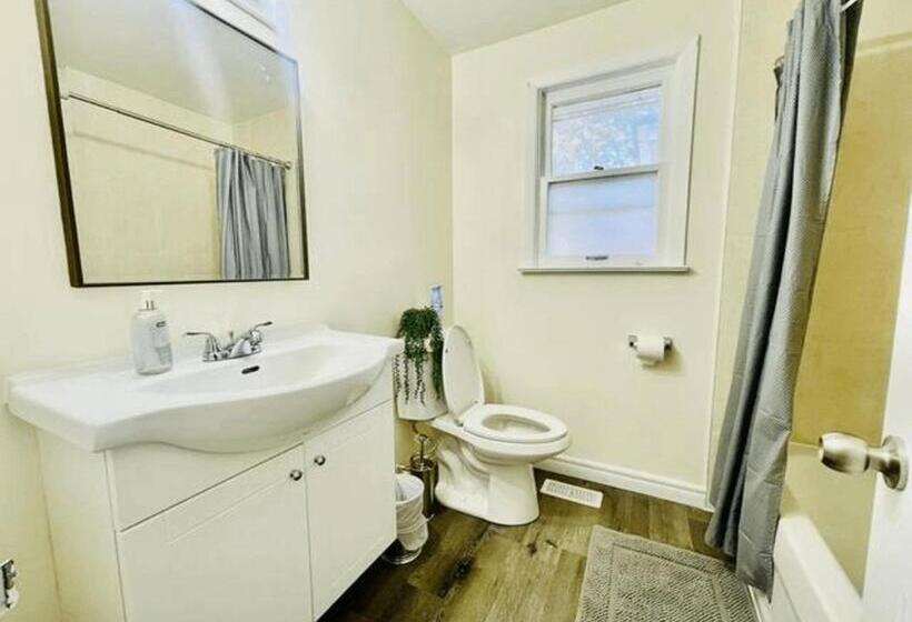 جناح سوبيريور, Luxury Villas In Ajax And Scarborough