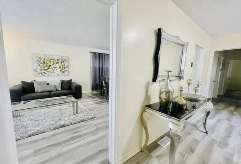 جناح سوبيريور, Luxury Villas In Ajax And Scarborough