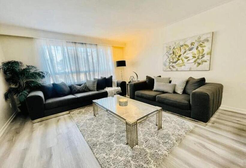 جناح سوبيريور, Luxury Villas In Ajax And Scarborough