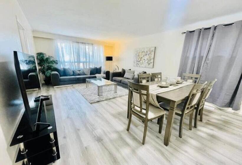 سوییت سوپریور, Luxury Villas In Ajax And Scarborough