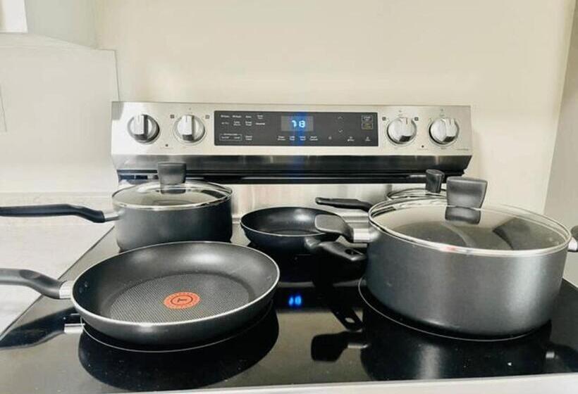 جناح سوبيريور, Luxury Villas In Ajax And Scarborough