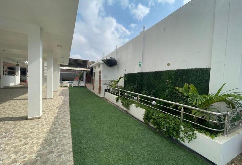 חדר סטנדרט לשלושה עם נוף לבריכה, Pinos Del Mar