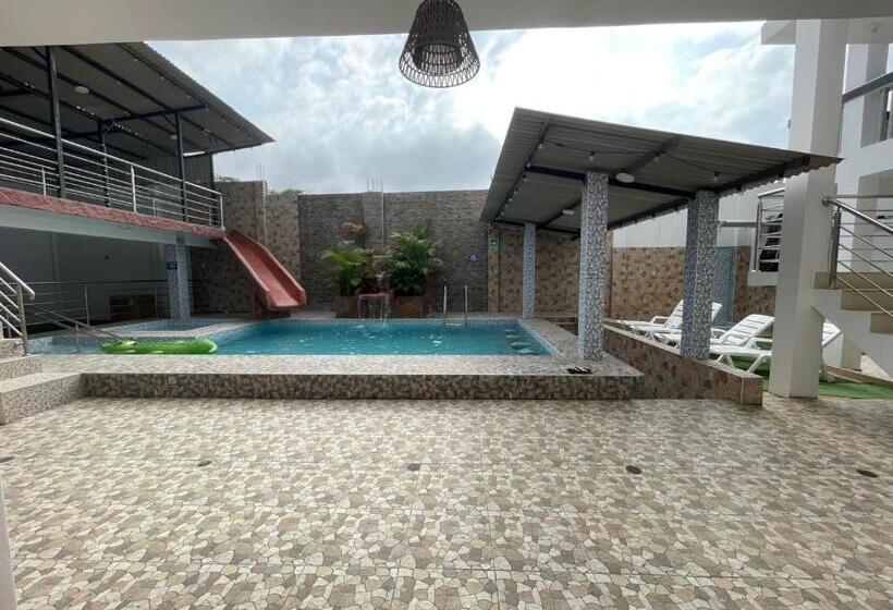 חדר סטנדרט לשלושה עם נוף לבריכה, Pinos Del Mar