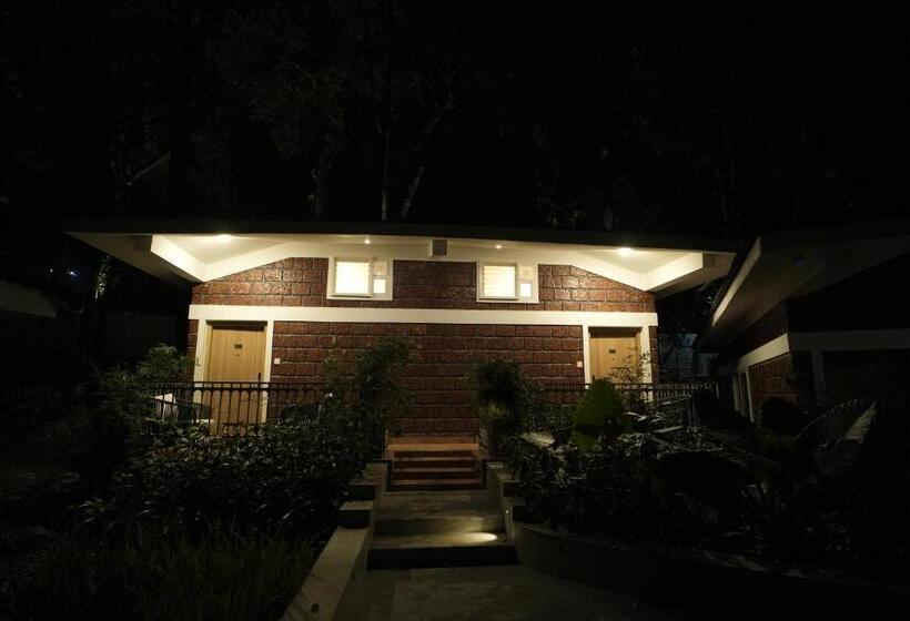 חדר דלוקס, Regenta Resort Sakleshpur