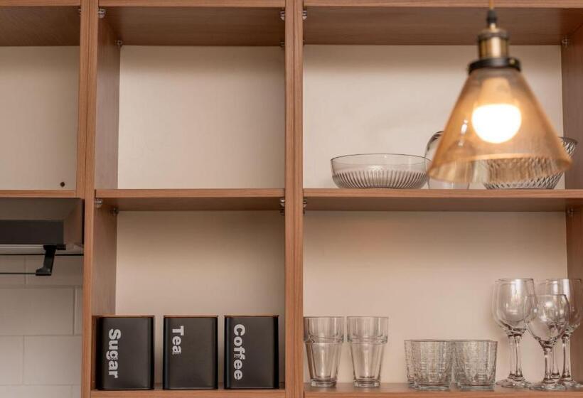 استودیوی لوکس, Oh Wine At Luca S Place