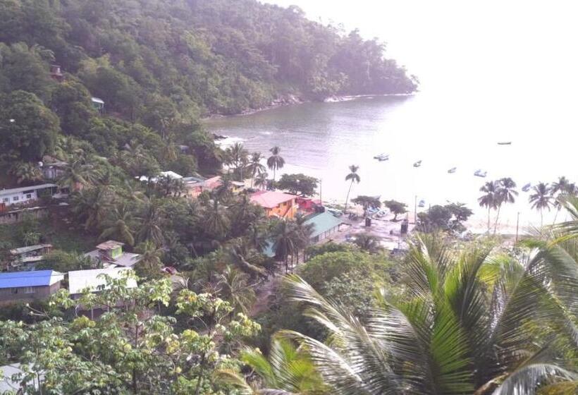 اتاق استاندارد چهار تخته, Maracas Bay View