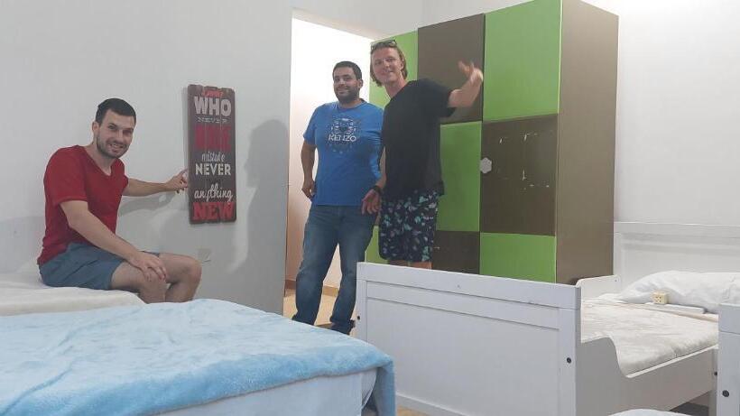 Кровать в Общей Комнате, Aladdin Hostel In Kuwait City