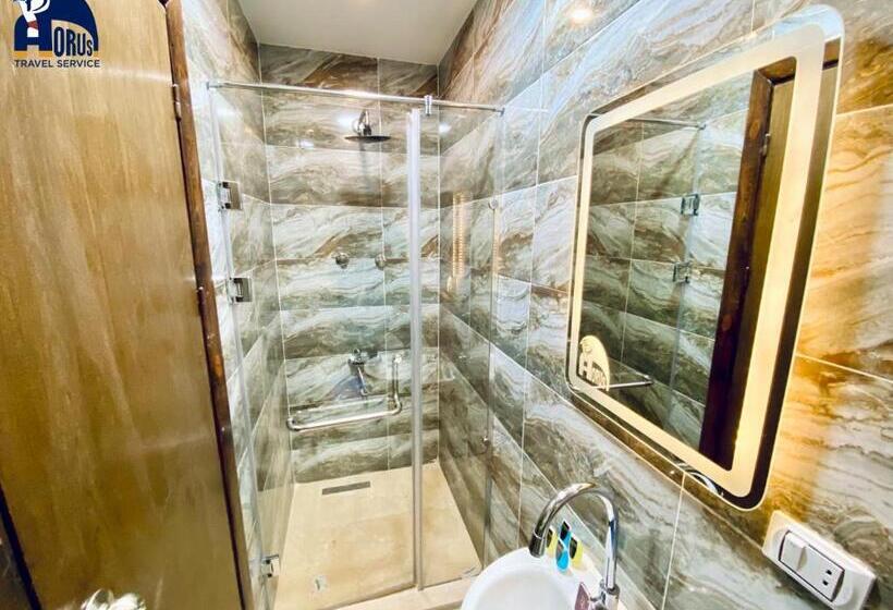 اتاق اکونومی یک تخته, Hola Pyramids Inn