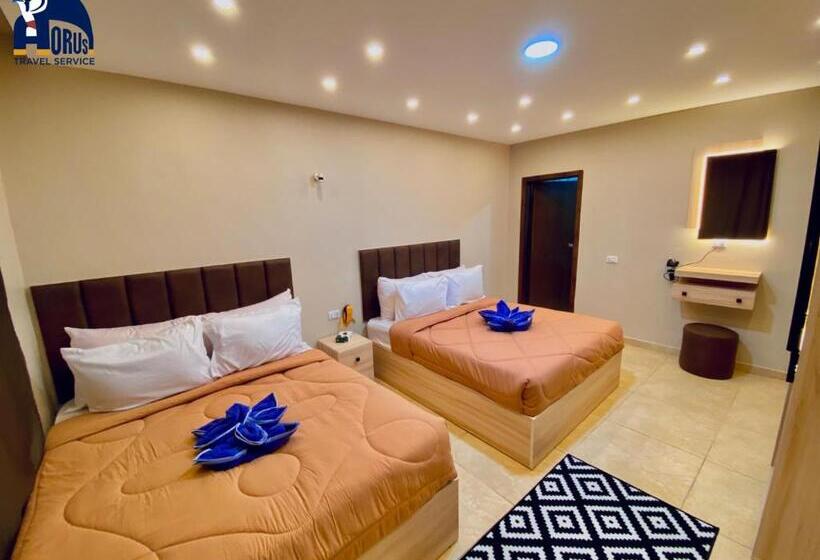 اتاق لوکس, Hola Pyramids Inn