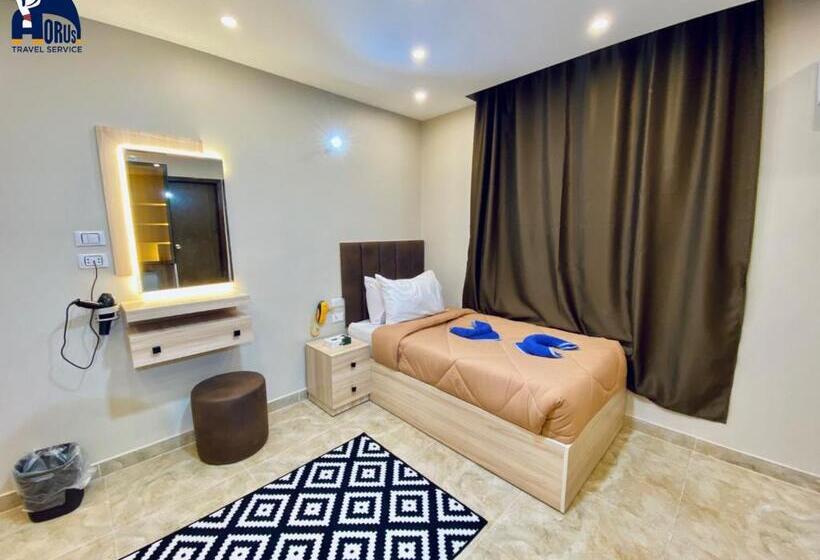 اتاق لوکس, Hola Pyramids Inn