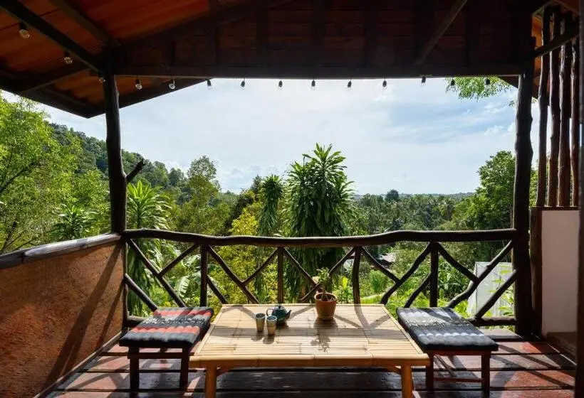スタンダードバンガロー, The Source Yoga And Nature Retreat Koh Phangan