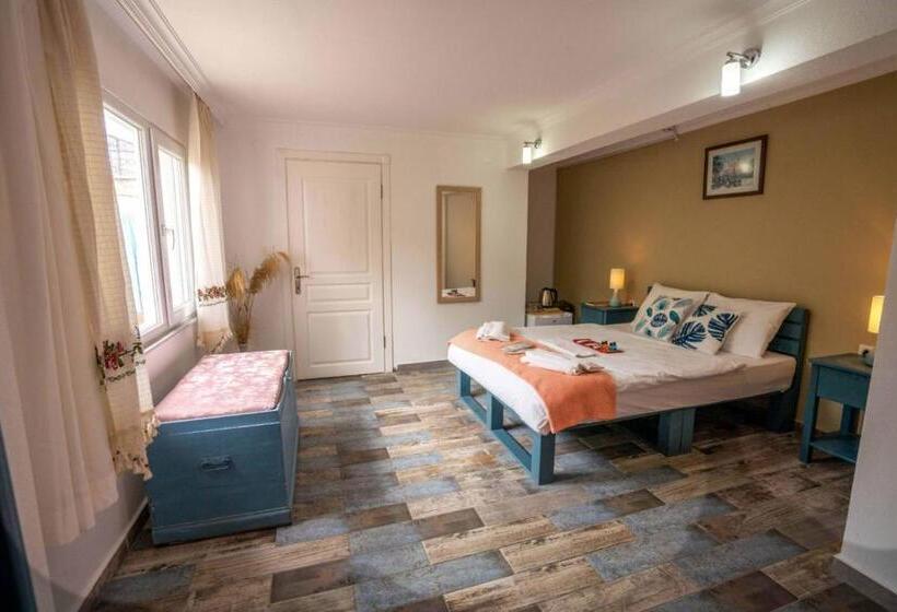 Номер Стандарт Вид на Сад, Cunda Ada Kızı Otel