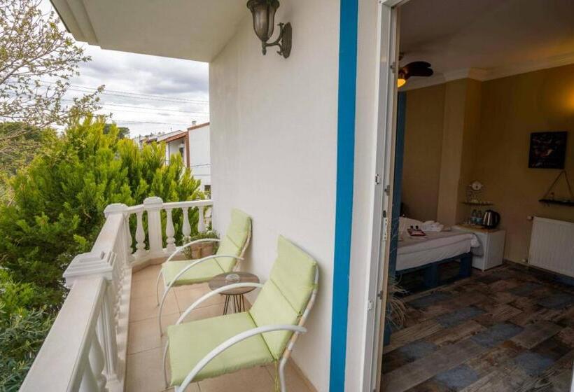 غرفة قياسية مزوَّدة بشُرفة, Cunda Ada Kızı Otel