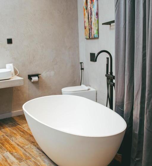 جناح جونيور مزوَّد بشرفة, Burundi Palace Boutique