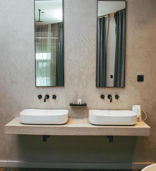 جناح جونيور مزوَّد بشرفة, Burundi Palace Boutique