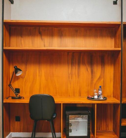 جناح جونيور مزوَّد بشرفة, Burundi Palace Boutique