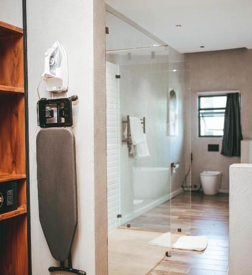 جناح جونيور مزوَّد بشرفة, Burundi Palace Boutique