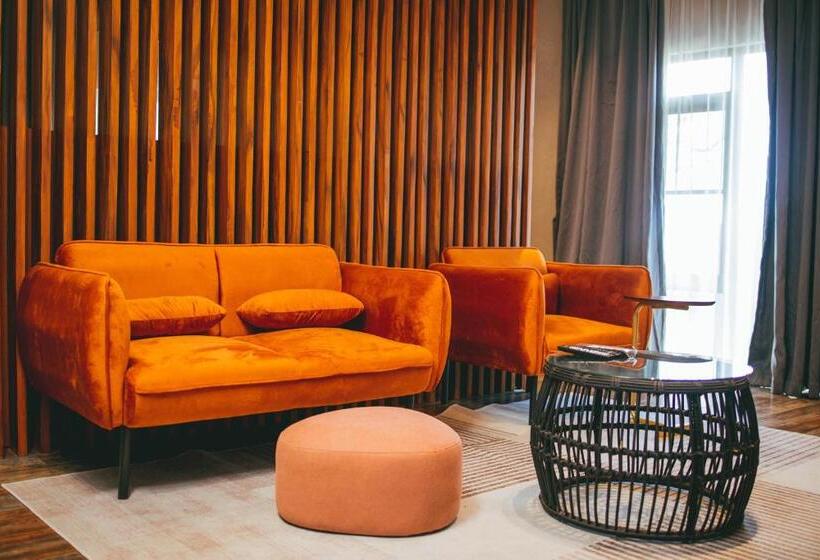 جناح جونيور مزوَّد بشرفة, Burundi Palace Boutique