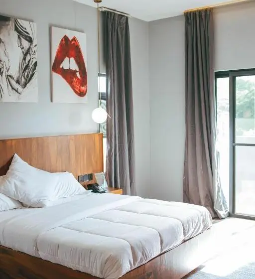 اتاق لوکس با بالکن, Burundi Palace Boutique