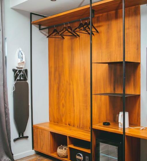 جناح عائلي, Burundi Palace Boutique