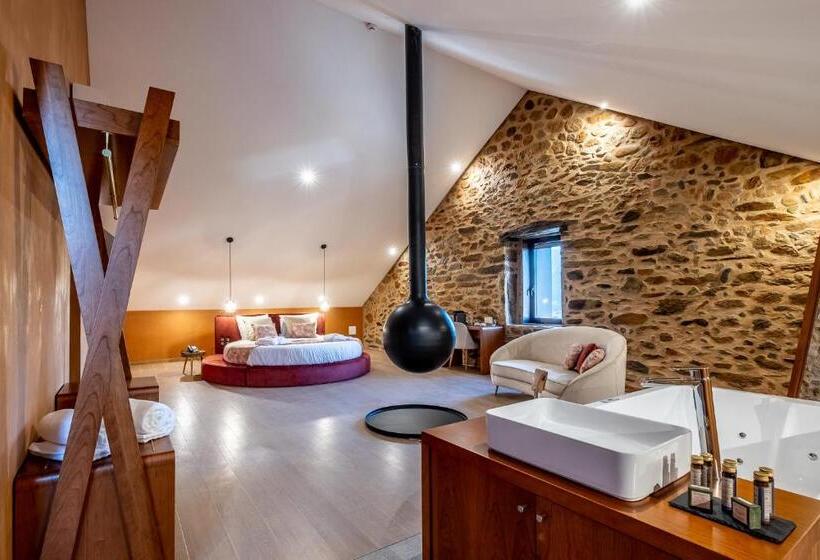 豪华套房, Cherry Sculpture