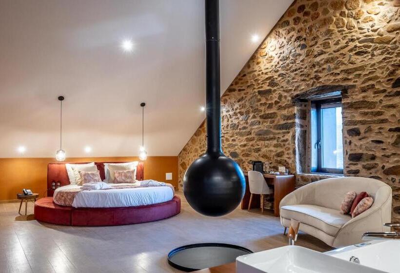 豪华套房, Cherry Sculpture